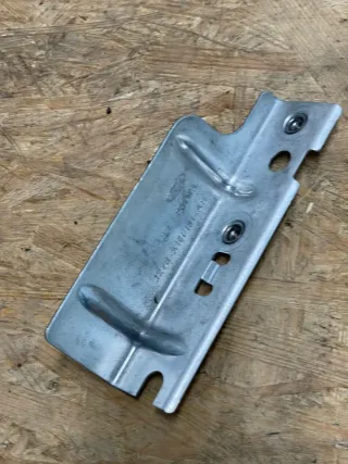 Ford Focus Mk4 Frontflügel Halterung Original JX7B-A16F101-AB / JX7BA16F101AB - Bild 2