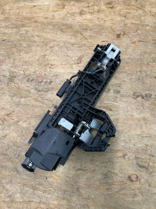 l Mercedes W204 X204 Lagerbügel Türgriff Halter Türschloss Riegel A2047602334 - Bild 2