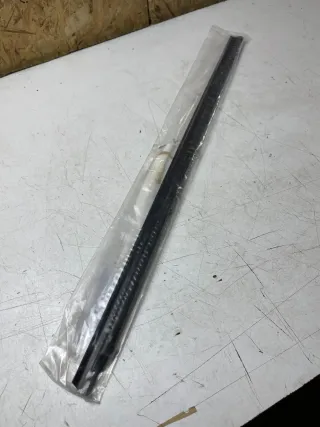 Mercedes E W213 Abweisleiste Abdeckleiste Deflector Strip A2136900562 Neu Origi. - Bild 2