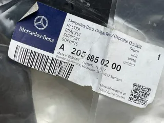 Mercedes C Klasse W205 Halter rechts A2058850200 Neu Original - Bild 2