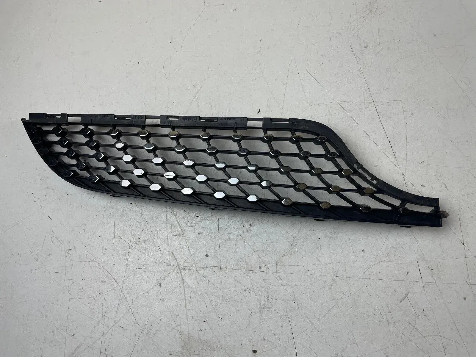 Mercedes CLA W117 Grill Gitter rechts unten Kühlergrillverkeidung A1178881060 - Bild 1