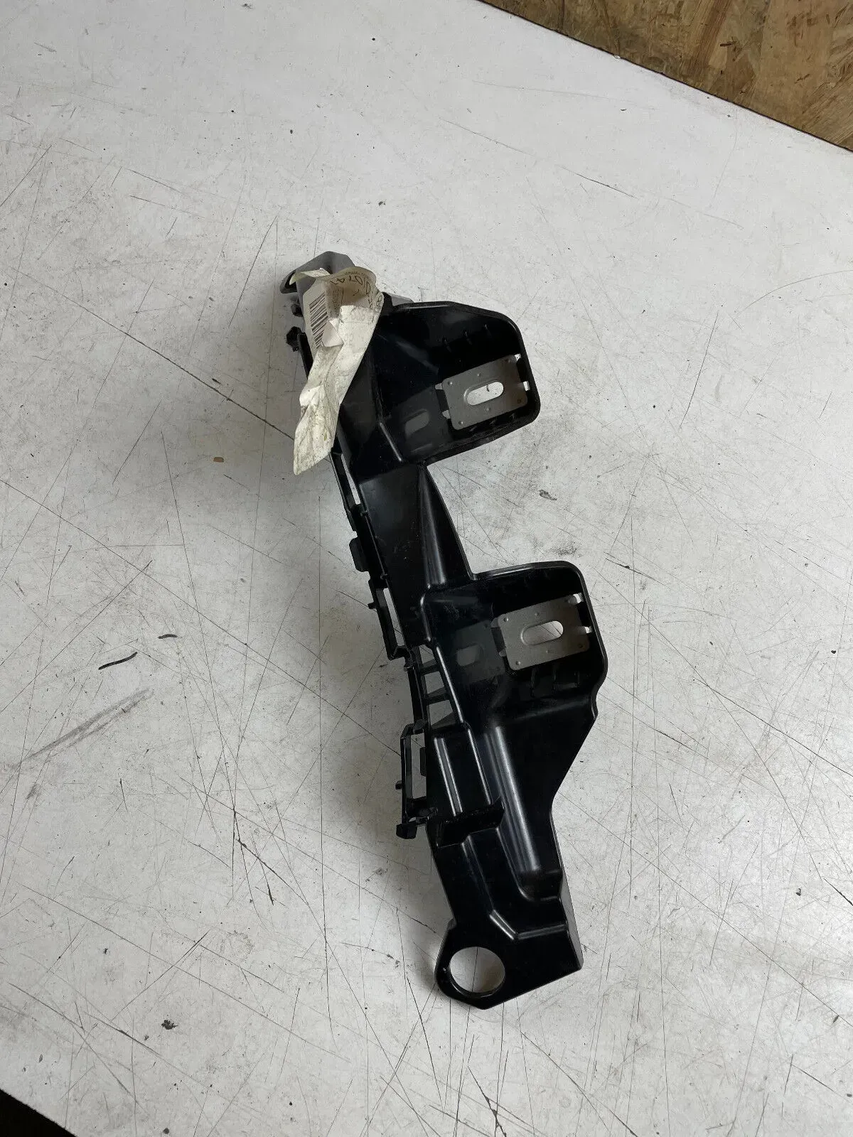 Mercedes Benz W205 Stoßstangenhalter Halter hinten rechts A2058850465 - Bild 1