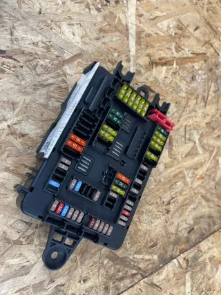 BMW Sicherungskasten Relaiskasten FUSE BOX relay 926111002 - Bild 1