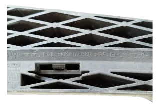 Original VW CC Führungsprofil Führung Stoßstange vorne Mitte 3C8807571 3C8807889 - Bild 2
