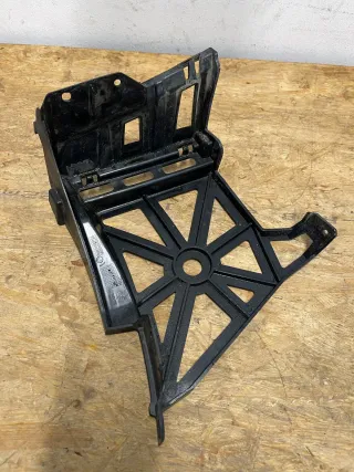 Mercedes W177 AMG Stoßstangenhalter Halterung hinten links A1778858103 - Bild 1