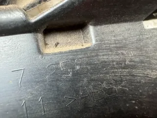 BMW 3er Stoßstangen-Führung Mitte hinten 51127256922  / 7256922 - Bild 3