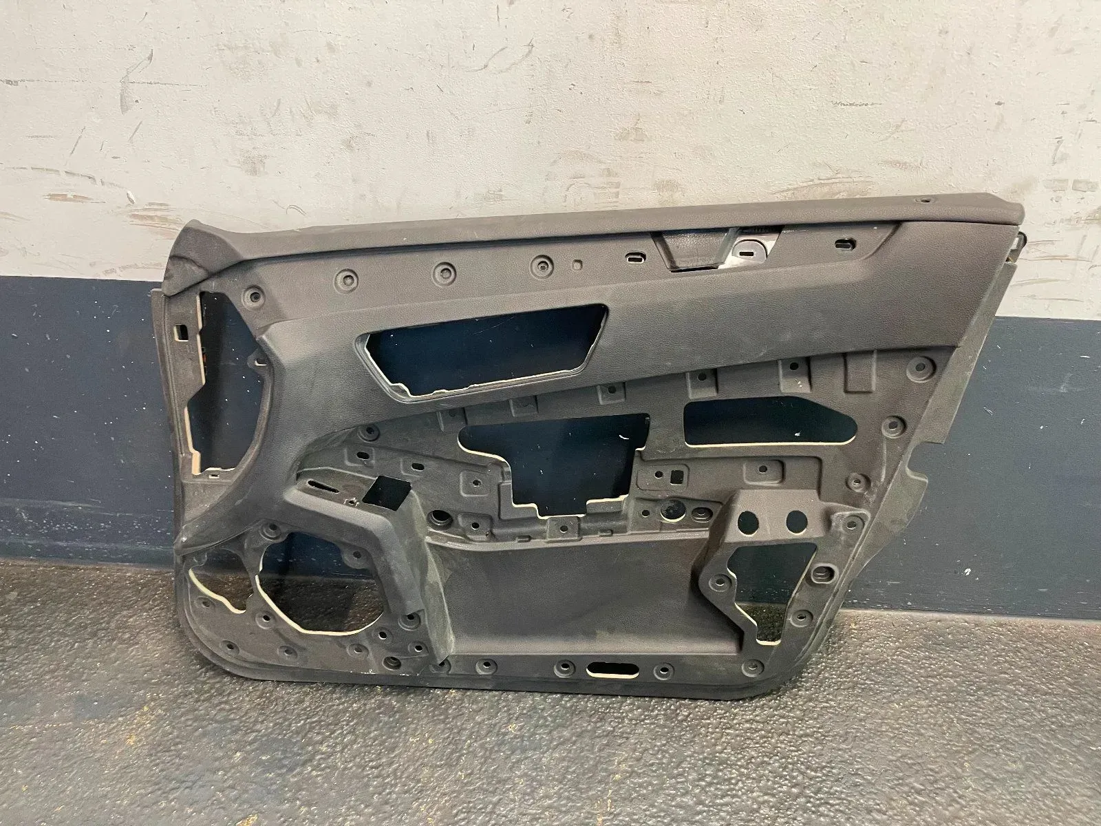 Mercedes-Benz E-Klasse W212 Türvekleidung vorne rechts - Bild 1