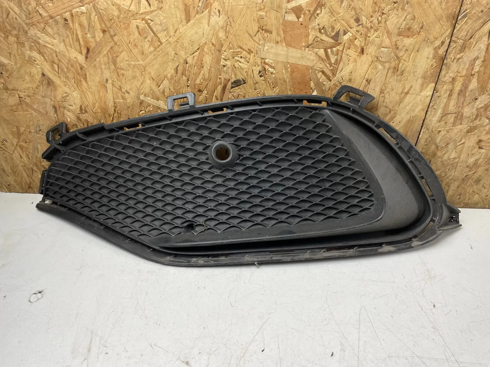 Mercedes A Klasse W176 AMG Grill Gitter Kühlergrill vorne links A1768852700 - Bild 1