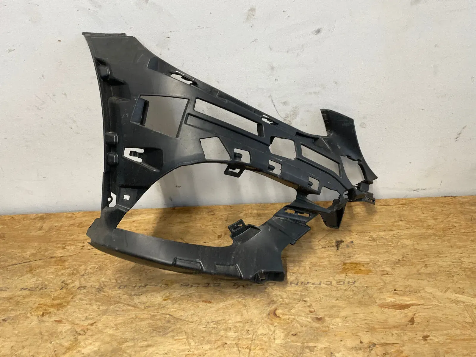 Mercedes W205 Stoßstangenhalter vorne rechts A2058852001 - Bild 1
