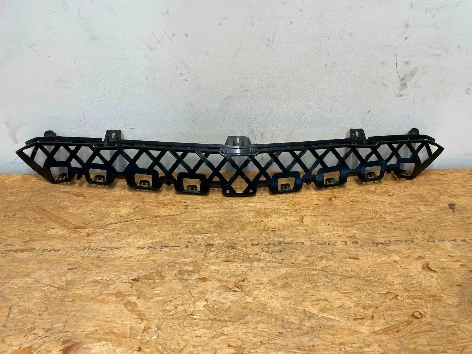 Mercedes W206 C-Klasse Grundträger Stoßstange A2068851201 - Bild 1