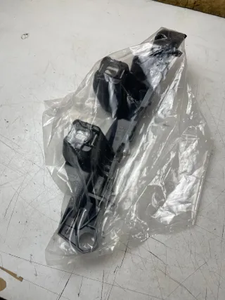 Mercedes Benz W205 Stoßstangenhalter Halter hinten rechts A2058850465 Neu Origi. - Bild 3