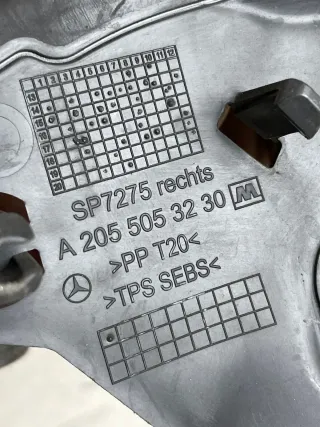 Mercedes-Benz C-Klasse W205 Kühlerverkleidung Führungsegment rechts A2055053230 - Bild 3