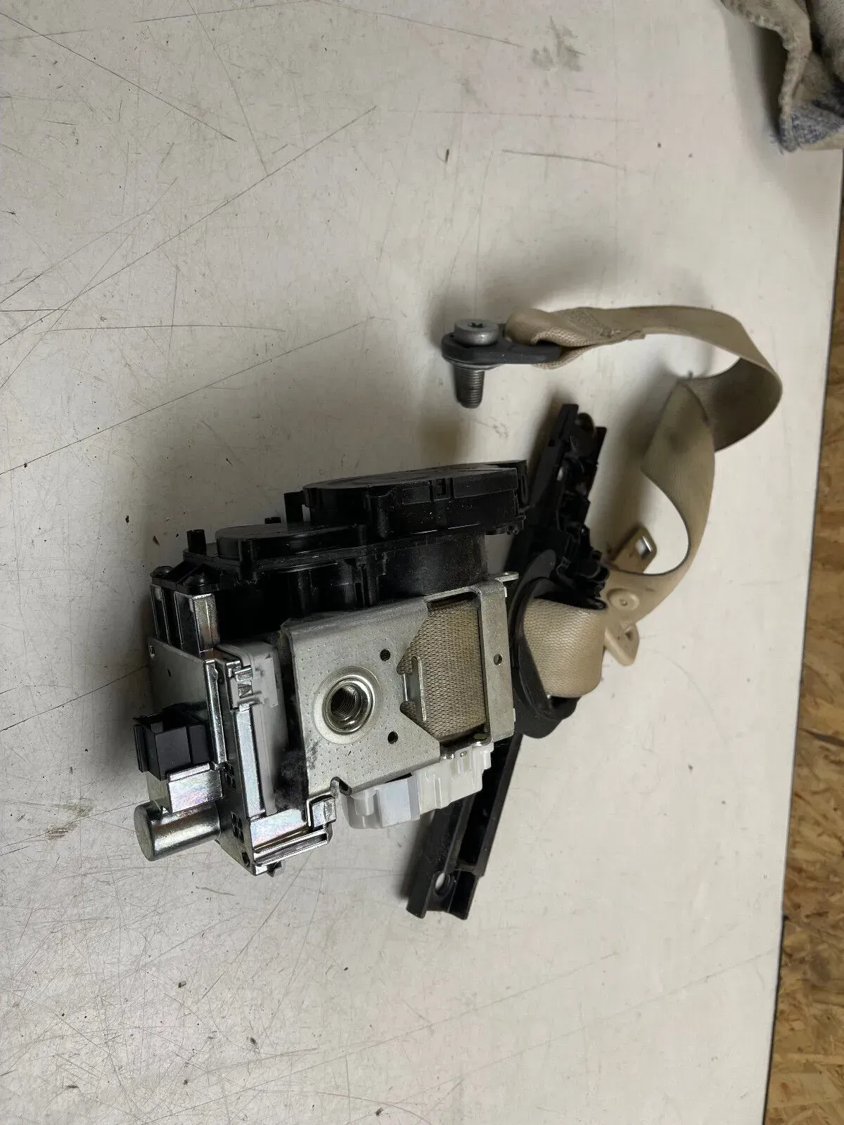 MERCEDES-BENZ W221 Sicherheitsgurt vorne rechts Gurtstraffer Beige 34056323B - Bild 1