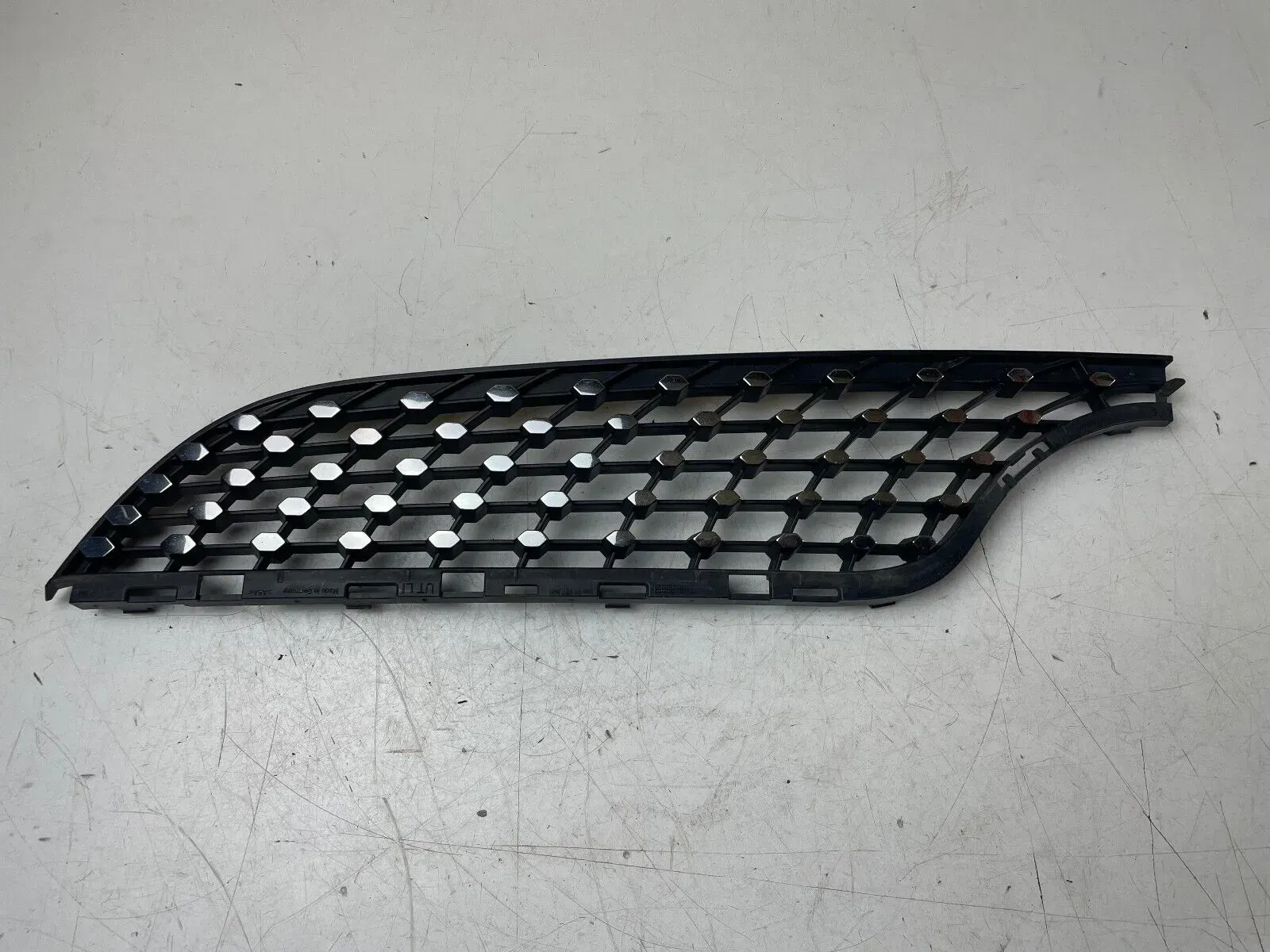 Mercedes CLA W117 Grill Gitter  links unten Kühlergrillverkeidung A1178880960 - Bild 1