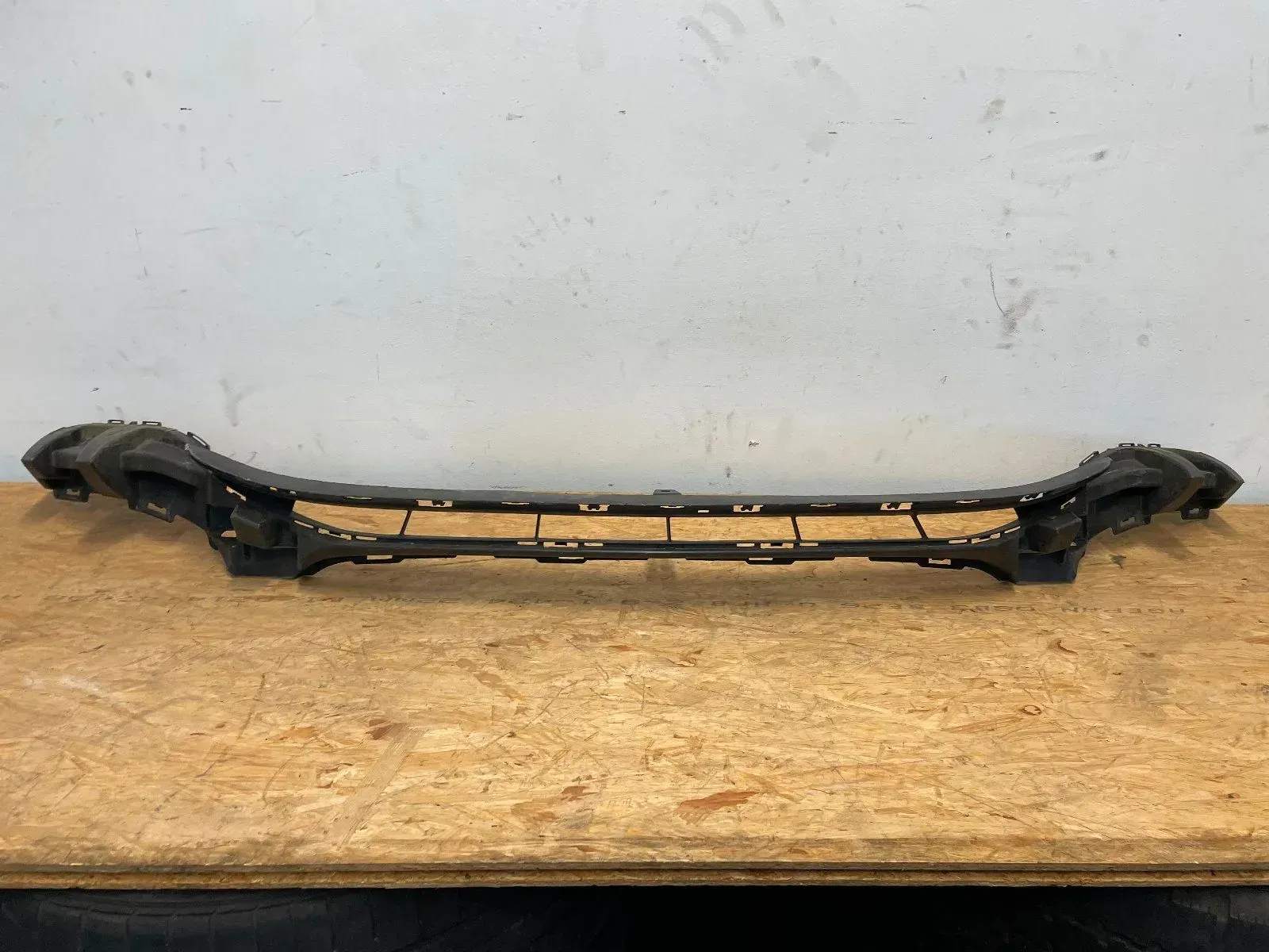 Mercedes W205 Grundträger Stoßstange vorne mitte A2058851065 - Bild 1