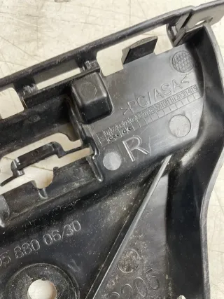 Mercedes C-Klasse W205 Stoßstange Halter Seitenführung hinten Rechts A2058800630 - Bild 4