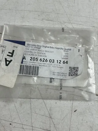 Mercedes-Benz W205 S205 Befestigungswinkel Kühler Rechts A2056260312  Neu Origi. - Bild 4