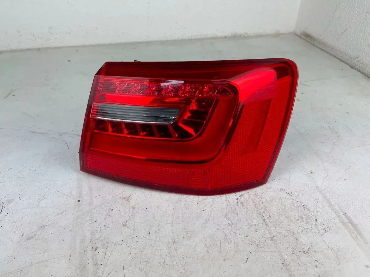 Audi A6 4G Avant LED Rückleuchte rechts außen 4G9945096B - Bild 1