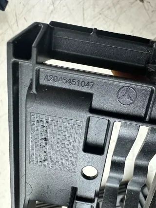 MERCEDES-BENZ C W204 Audio Kontrolle Halterung A2045451047 - Bild 2