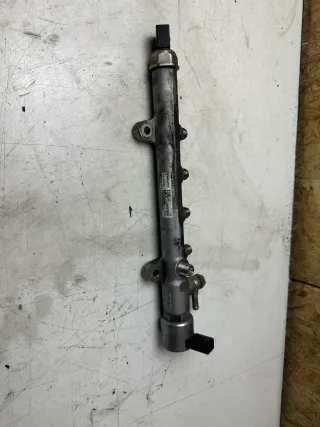 Original Mercedes-Benz Delphi Kraftstoffverteiler Railrohr A6510700700 - Bild 2
