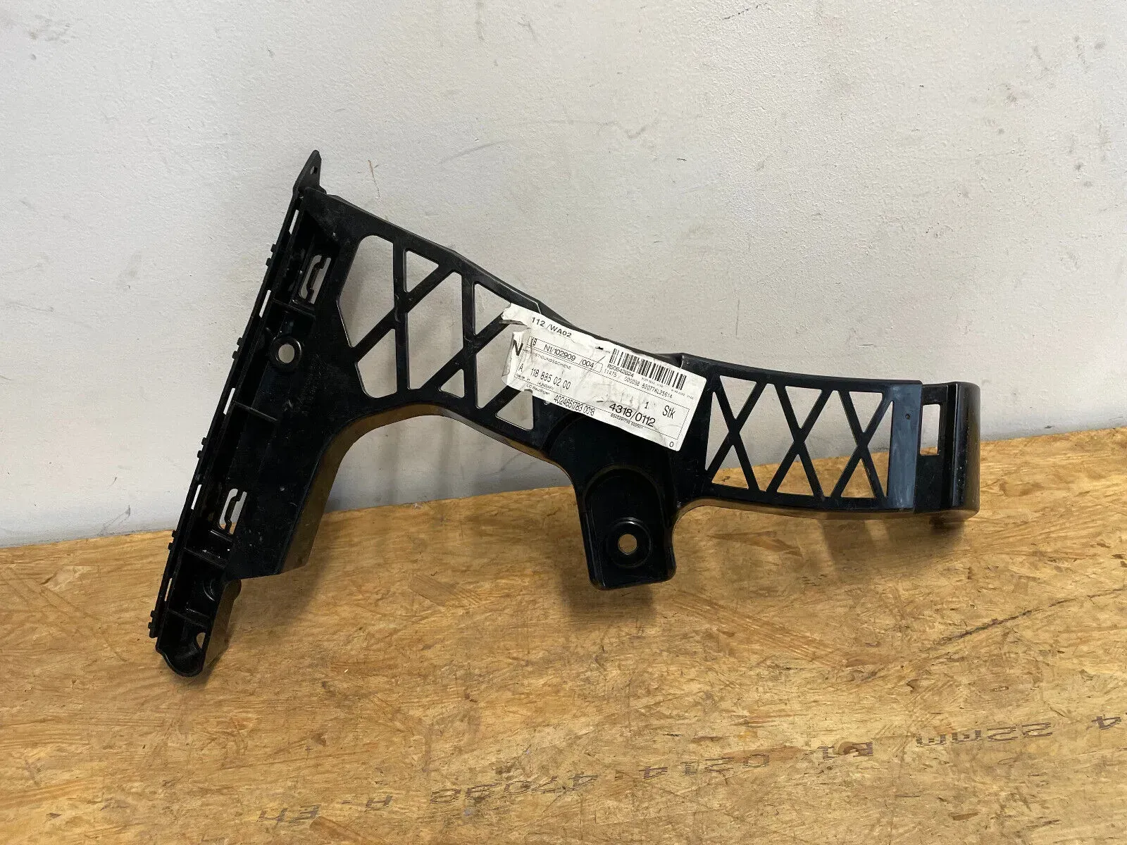 Mercedes W118 CLA Befestigungsschiene Stoßstange hinten rechts A1188850200 - Bild 1