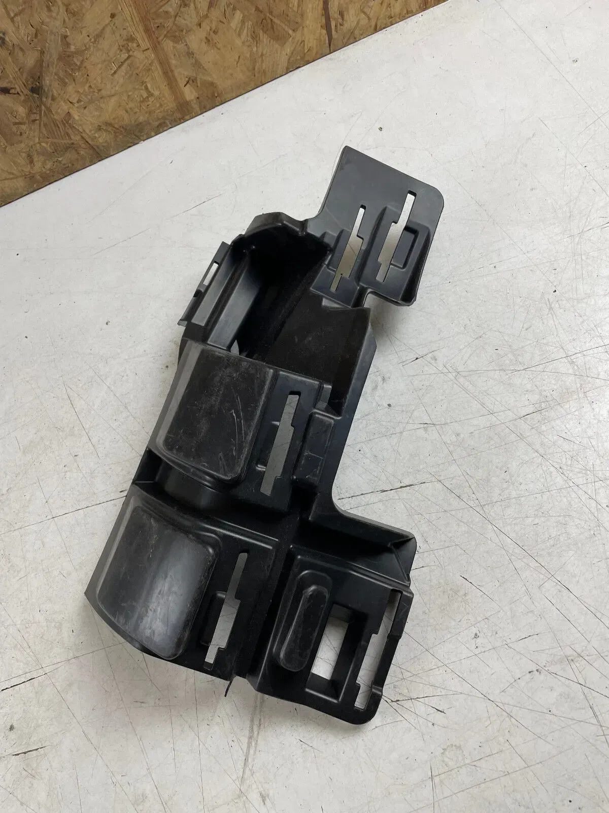 Mercedes Benz GLC X253 Stoßstangenhalter Halter hinten rechts A2538857706 - Bild 1