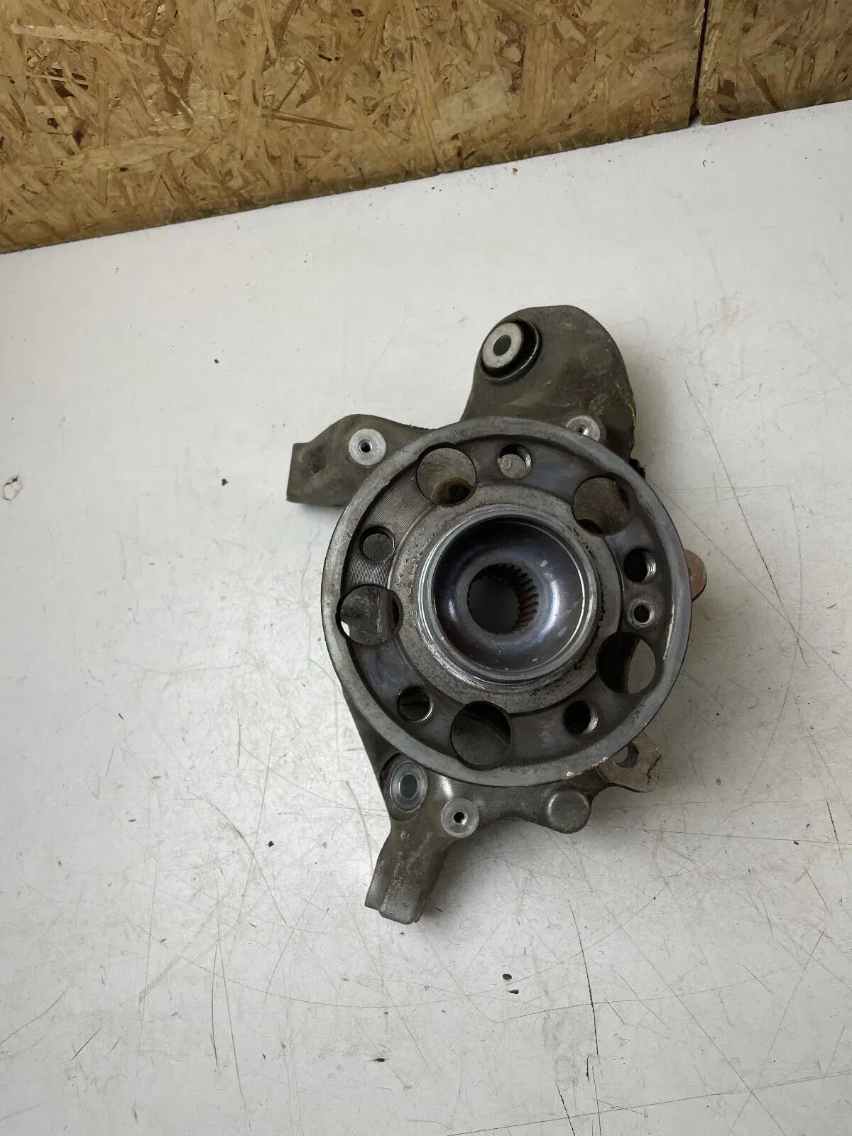 Mercedes E W253 W213 Achsschenkel Radlagergehäuse hinten rechts A2133572600 - Bild 1