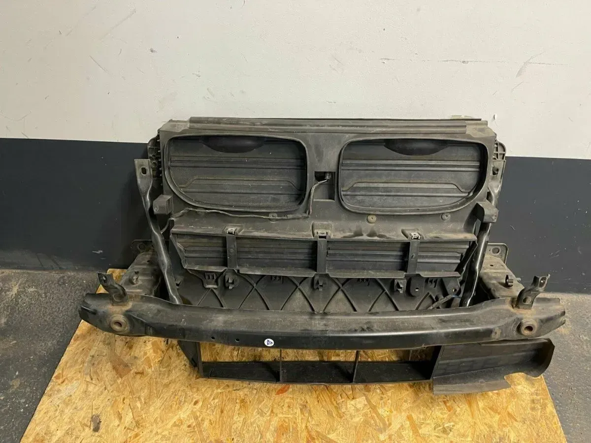BMW X5 E70 LCI Frontblende mit Verstärker 7222953 - Bild 1