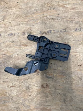 Mercedes W205 HALTER TÜRSCHLOSS Vorne RECHTS A2057230414 - Bild 2