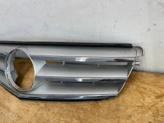 Mercedes-Benz C (W204) Kühlergrill Grill Silber A2048801923  Original - Bild 3