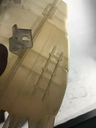 Renault Megane 1.5 DCI Kühlmittelbehälter Überlauf Tank Flasche 217100000R - Bild 2