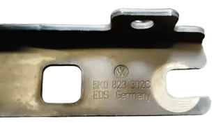 Volkswagen Golf VI 2010 Vorne rechts Scharnier Motorhaube 5K0823302C TNR18600 - Bild 2