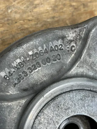 Mercedes C Klasse W205 Stoßdämpferhalterung Lager vorne links A2533230020 - Bild 3
