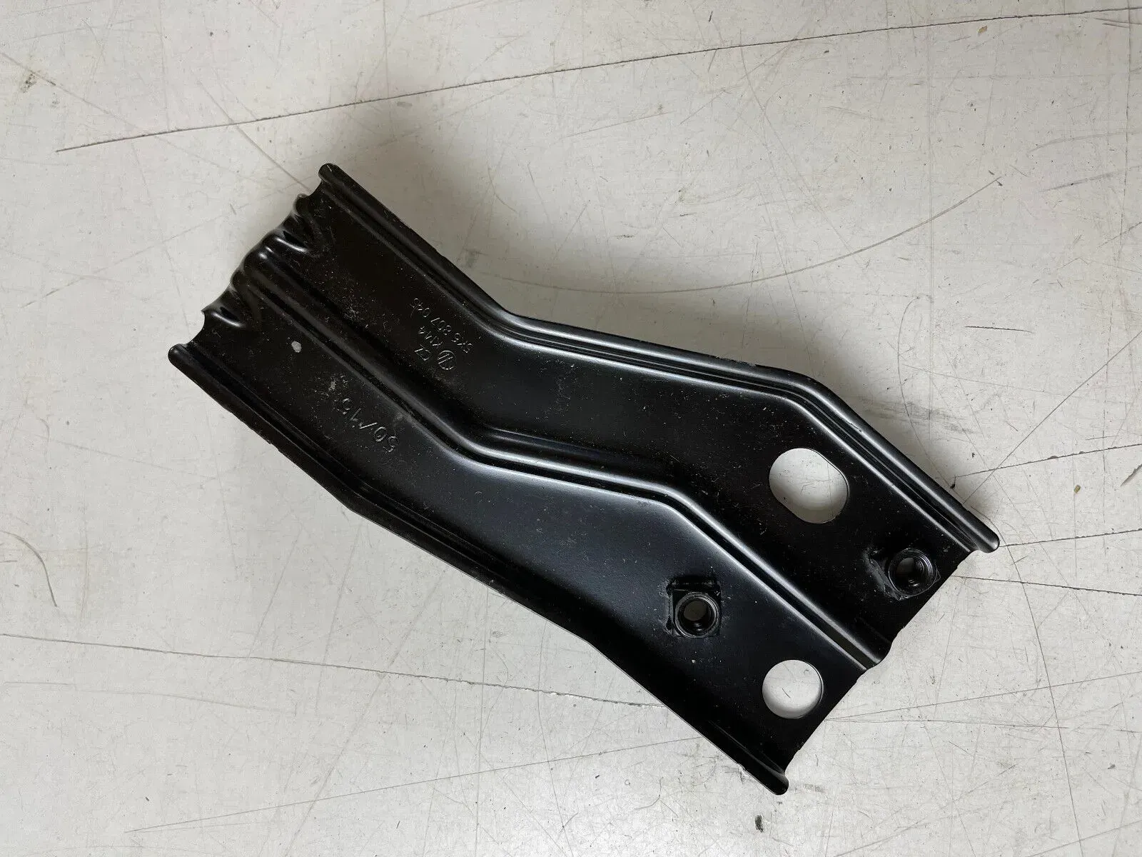 VW Golf 6 Stoßstangenhalter hinten links 5K6807045 - Bild 1