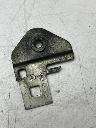 Mercedes Benz Befestigung HALTER UMSCHALTVENTIL ABGASRUECKFUEHRUNG A6421411240 - Bild 1