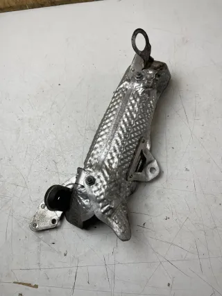 Mercedes-Benz W212 E-Klasse Abschirmblech Halter Krümmer Hitzeblech A6420903141 - Bild 2