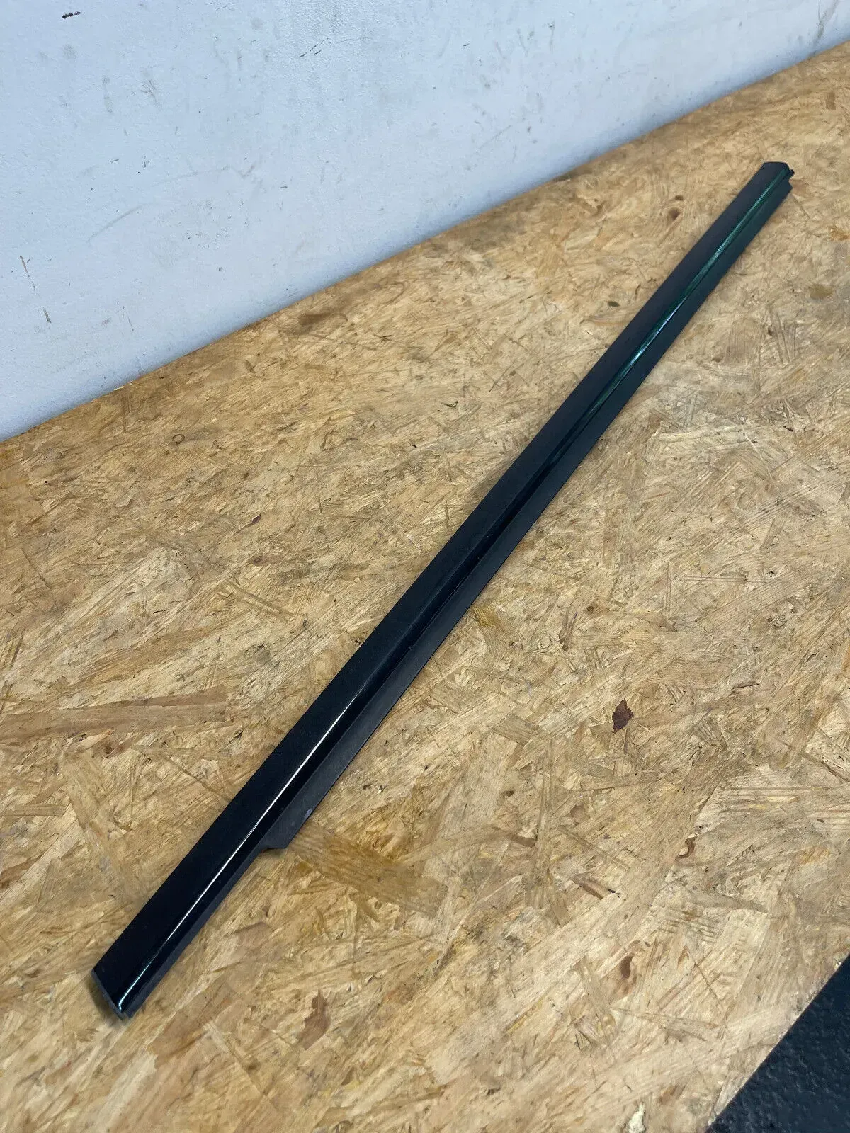 Mercedes-Benz W251 Zierleiste Zierstab A2516900180 - Bild 1