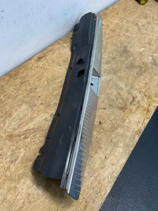 Mercedes C-Klasse W204 Kombi Ladekantenschutz Abdeckung Blende Chrom A2046900087 - Bild 2