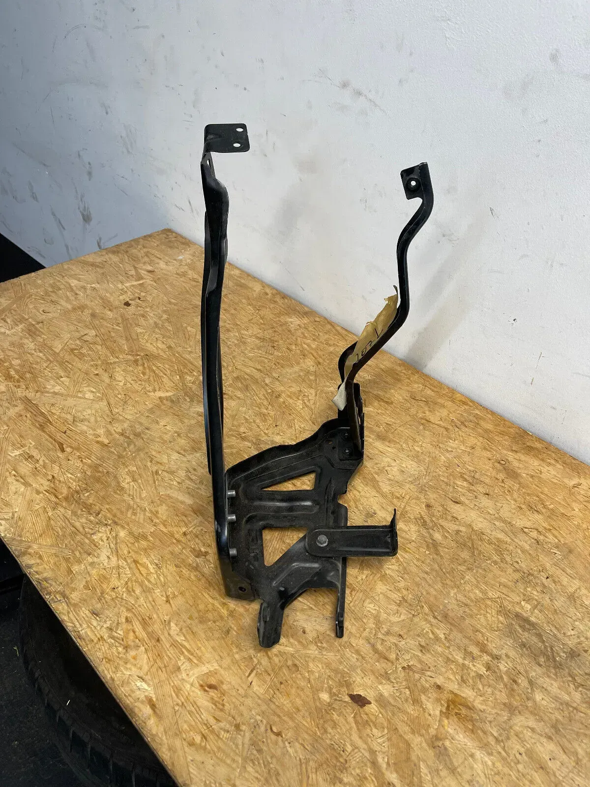 Mercedes E Klasse W207 Träger Scheinwerferträger A2076200191 vorne links - Bild 1