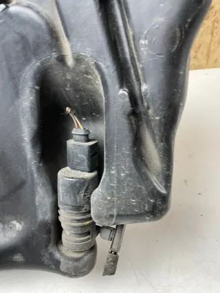 MERCEDES C W204 A2048601960 Wischwasserbehälter + Pumpen - Bild 5