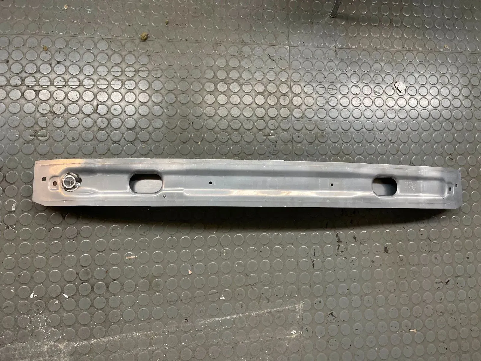 AUDI A4 8W Stoßstangenträger Träger Verstärkung vorne 8W0807113 - Bild 1