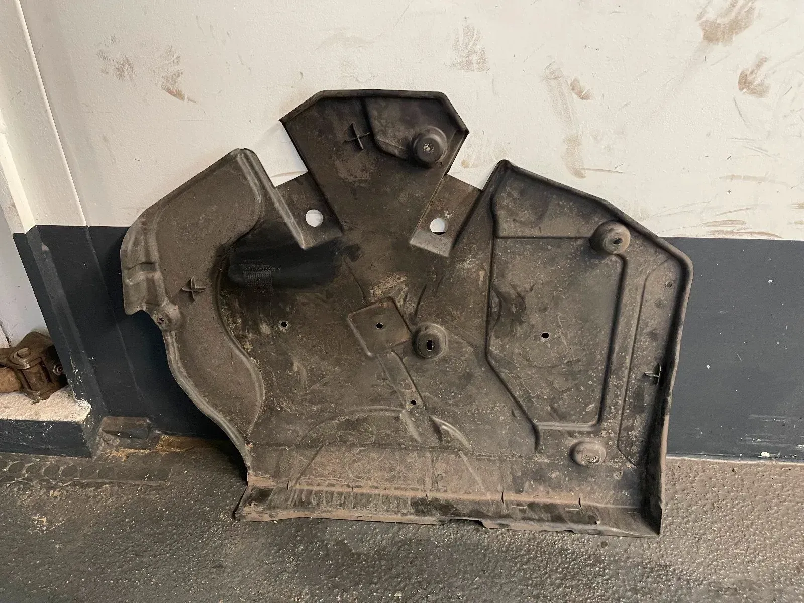 Mercedes W212 Unterfahrschutz Unterbodenschutz A2126930017 - Bild 1