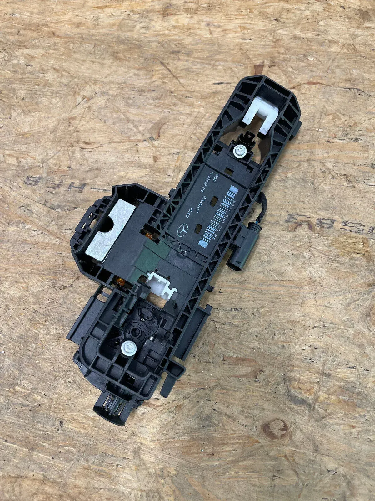 l Mercedes W204 X204 Lagerbügel Türgriff Halter Türschloss Riegel A2047602334 - Bild 1