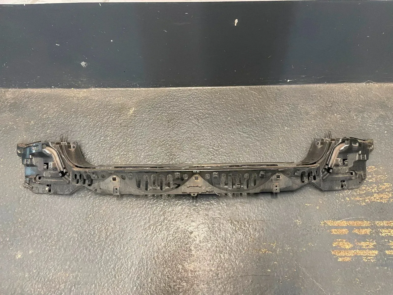 BMW F01 F02 Stoßstangenträger hinten mitte Halterung 7183883 - Bild 1