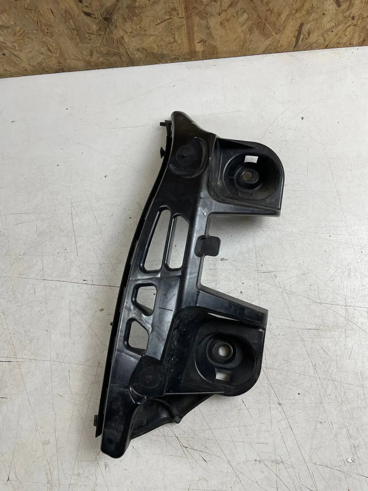 MERCEDES CLA COUPE C117 Stoßstangenhalter rechts hinten A1178850865 - Bild 1