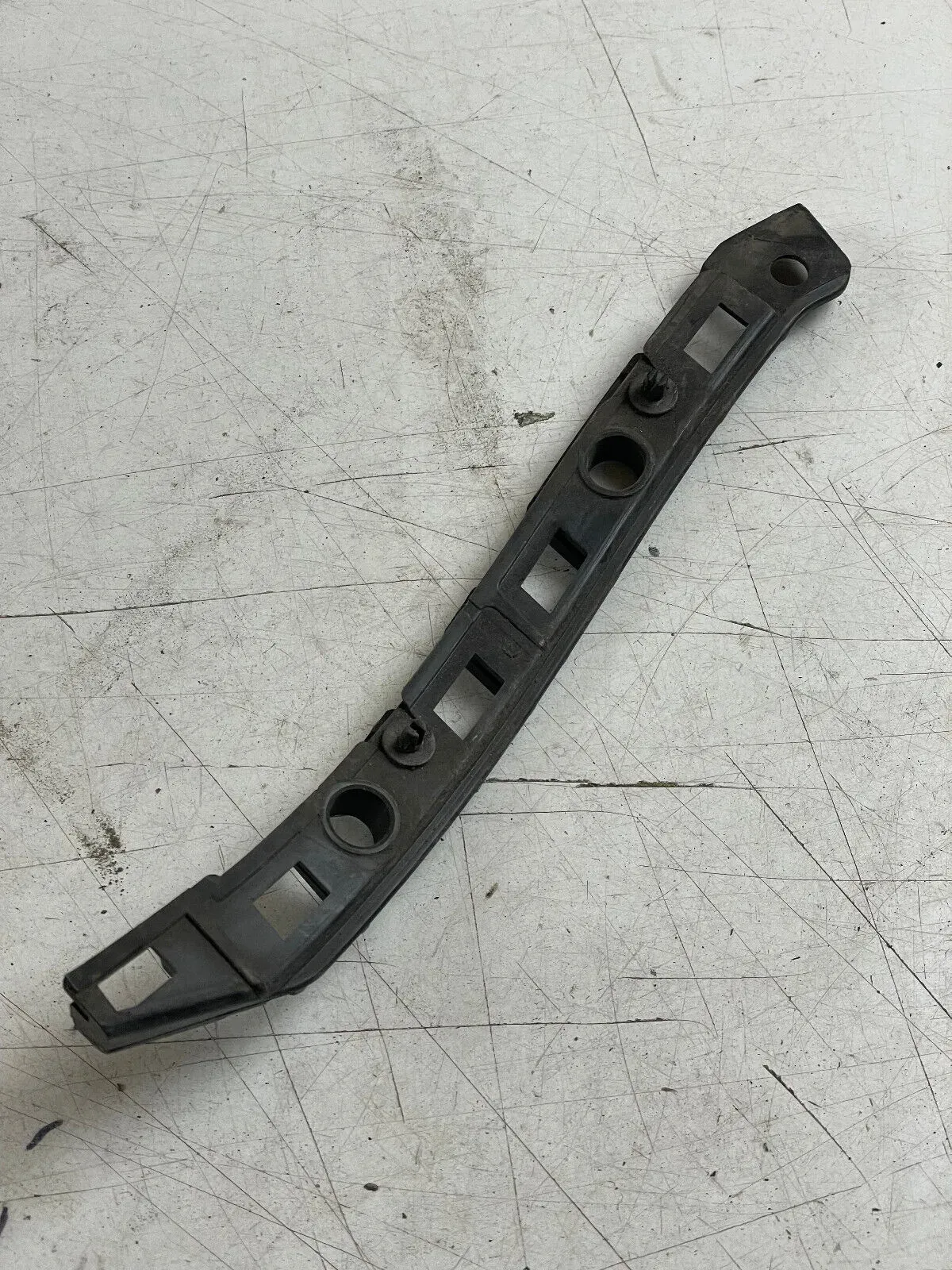 Mercedes W176 A-Klasse Stoßstange Halter hinten links A1768850021 - Bild 1