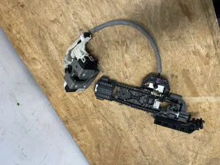 Mercedes W212 E-Klasse Türgriff + Türschloss Griff Hinten Links 2047602134 - Bild 3