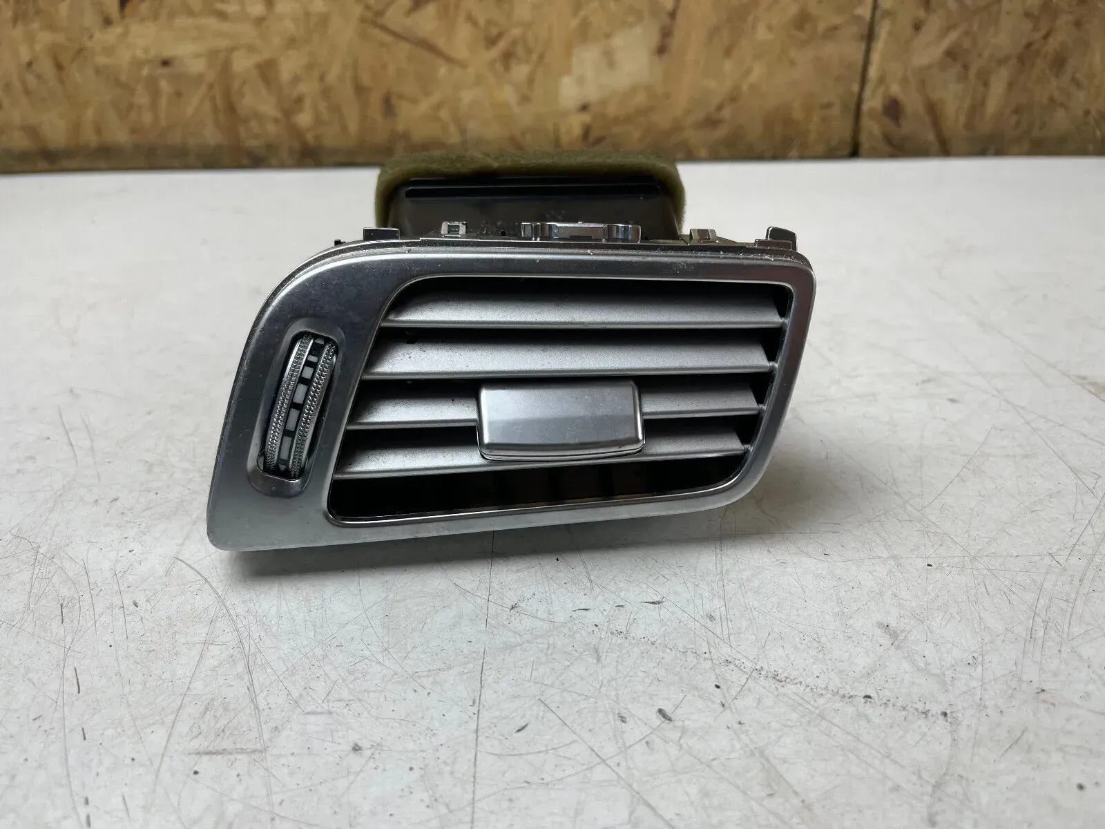 Mercedes-Benz W218 CLS Luftdüse Luftgitter Lüfter Rechts  A2188301054 - Bild 1