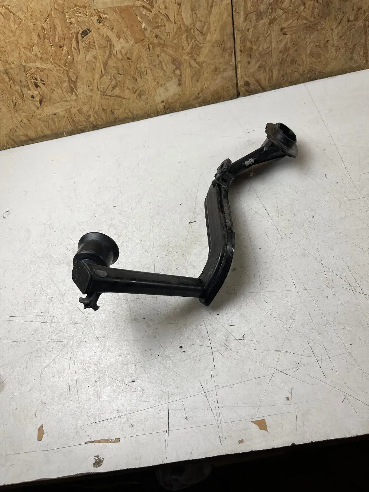 Mercedes-Benz W205 C-Klasse Einfüllstutzen Waschwasser A2058600164 - Bild 1
