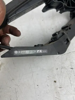 MERCEDES BENZ CLS W219 W211 Gaspedal Gas Pedal A2113000504 - Bild 2